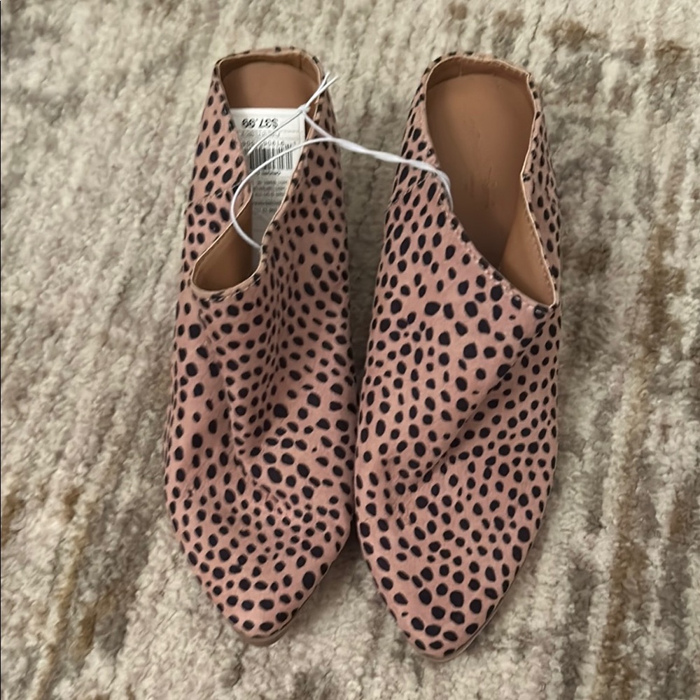 NWT cheetah print universal thread mules